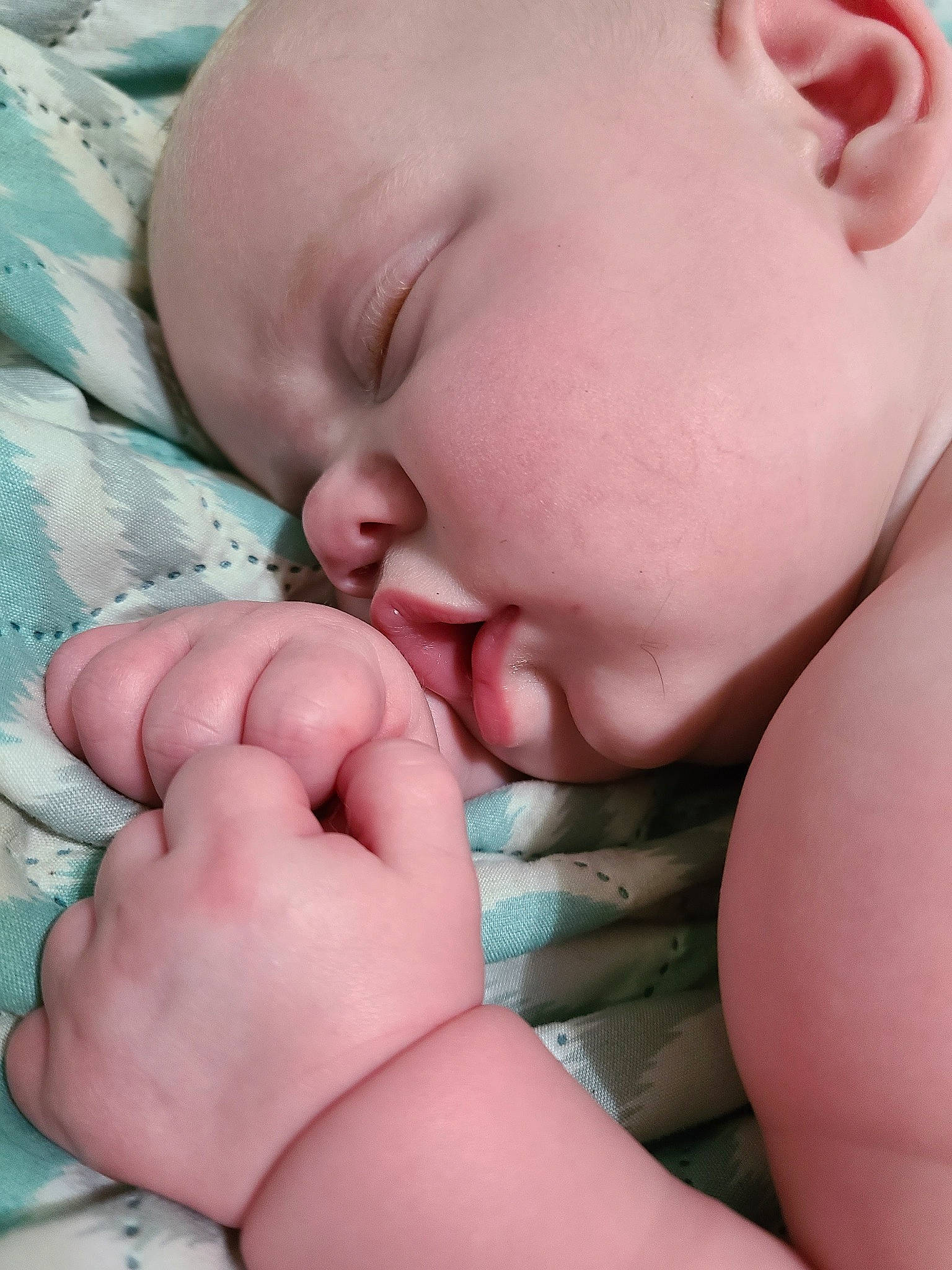 Onyx is registered to the contest to win money with this photo: baby, cheek, chin, comfort, ear, eye, eyebrow, facial_expression, finger, gesture, hand, happy, head, lip, mammal, mouth, nose, person, pink, skin