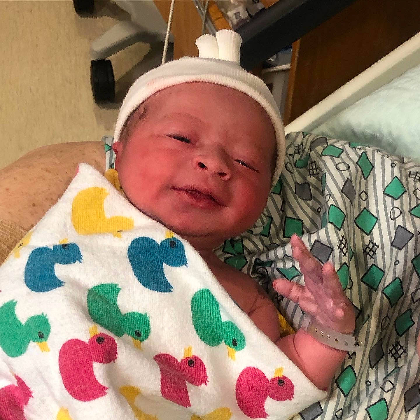 Jayvión is registered to the contest to win money with this photo: baby, baby_products, baby_sleeping, baby_toddler_clothing, bedding, carmine, cheek, child, comfort, face, finger, happy, linens, mouth, pattern, person, room, skin, smile, thumb