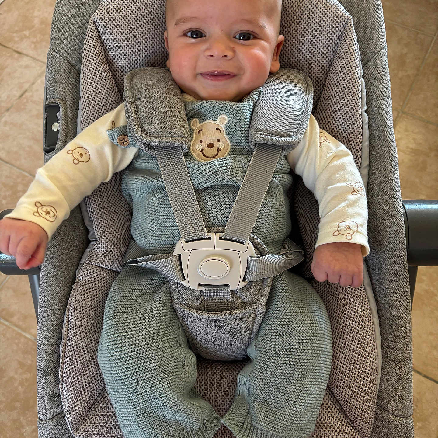 Sofiane participe au concours pour gagner de l'argent avec cette photo : baby, baby_seat, child, comfortable, cozy, cute, face, floor, hands, happy, head, indoors, infant, knitted_clothing, person, safety_harness, seated, smiling, socks, tile