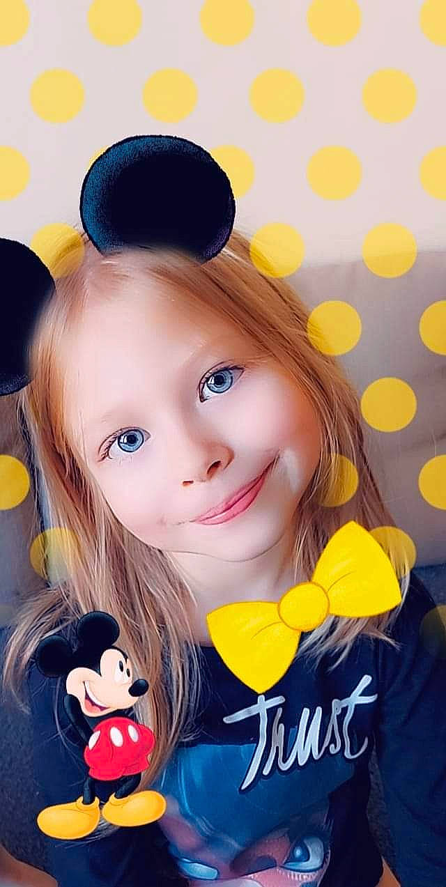 Lènna a rejoint le concours — aidez-le/la à gagner de superbes lots ! bangs, black_hair, brown_hair, cartoon, child, cool, doll, eyelash, facial_expression, fashion_accessory, fun, hairstyle, happy, joy, lip, nose, pattern, person, smile, textile