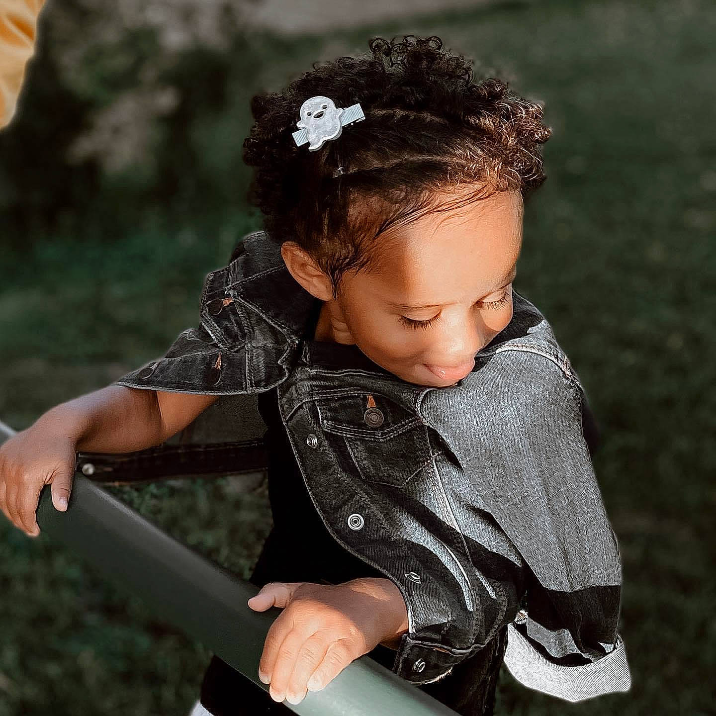 Lux is registered to the contest to win money with this photo: arm, black_hair, child, child_model, hair_accessory, hairstyle, hand, happy, headband, headgear, headpiece, jacket, person, photography, plant, play, stock_photography, textile, toddler, tree