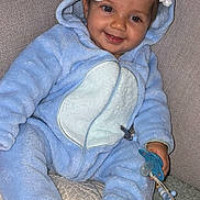 Neylan participe au concours pour gagner de l'argent avec cette photo : baby, child, smiling, blue_onesie, hood, ears, teeth, pacifier, blanket, sitting, fuzzy, cute, indoor, soft_lighting, happy, infant, clothing, face, cozy, toy