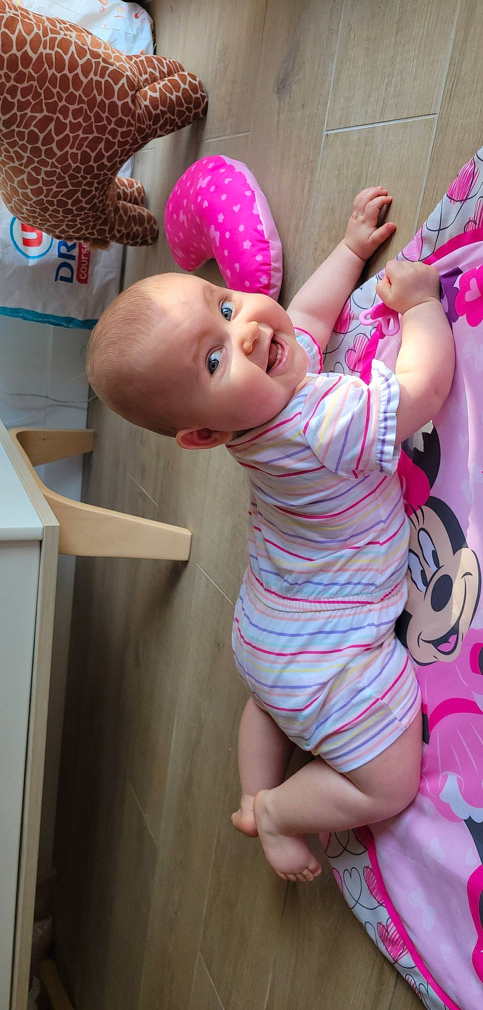 Théana a rejoint le concours — aidez-le/la à gagner de superbes lots ! baby_toddler_clothing, dress, finger, fun, happy, hat, head, headgear, leg, leisure, magenta, nose, person, pink, product, skin, smile, textile, toddler, toy