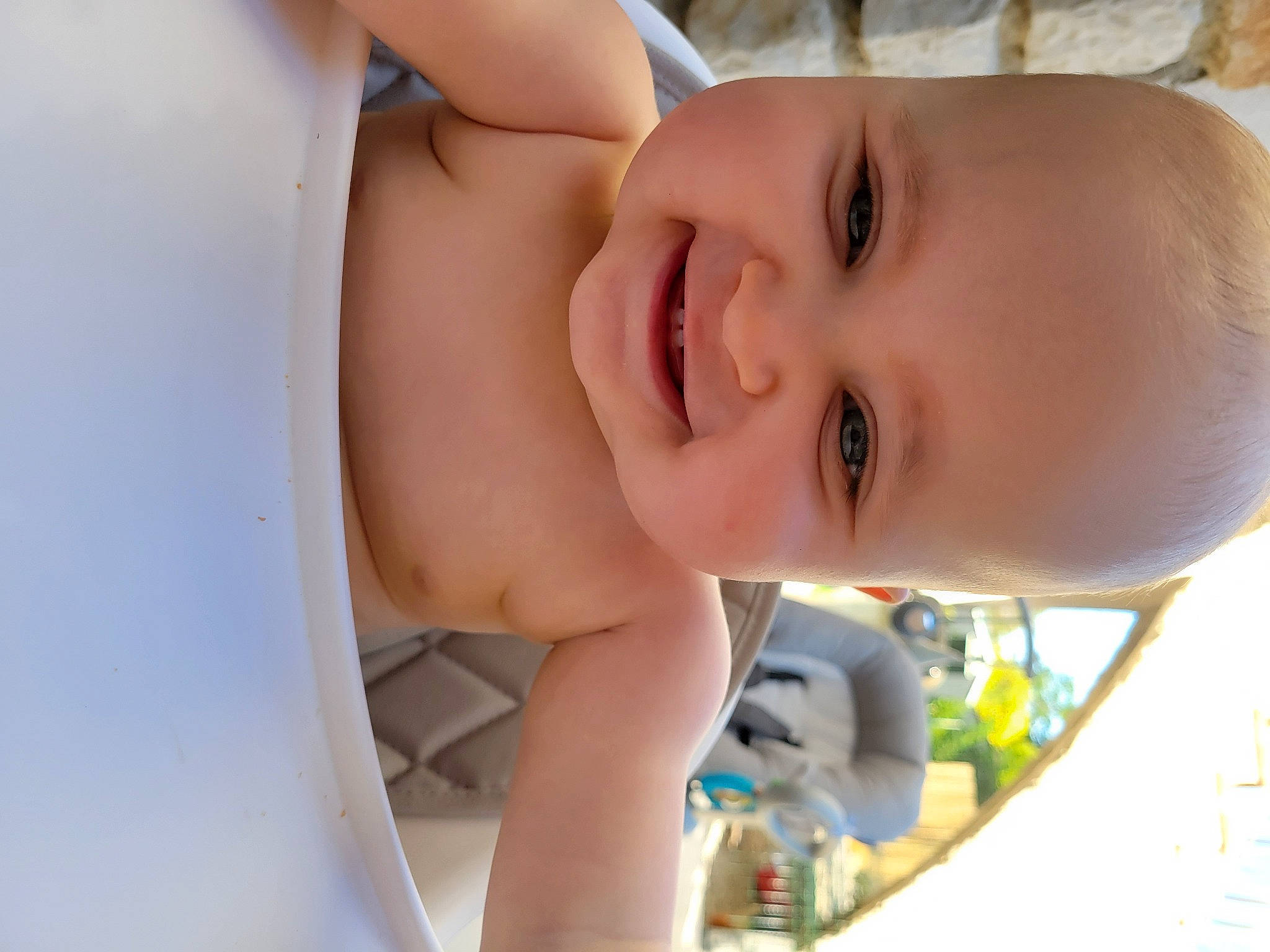 Théana participe au concours pour gagner de l'argent avec cette photo : baby, baby_laughing, baby_products, bathing, cheek, chest, child, comfort, eyelash, fun, happy, joy, leisure, lip, mouth, neck, nose, person, skin, smile