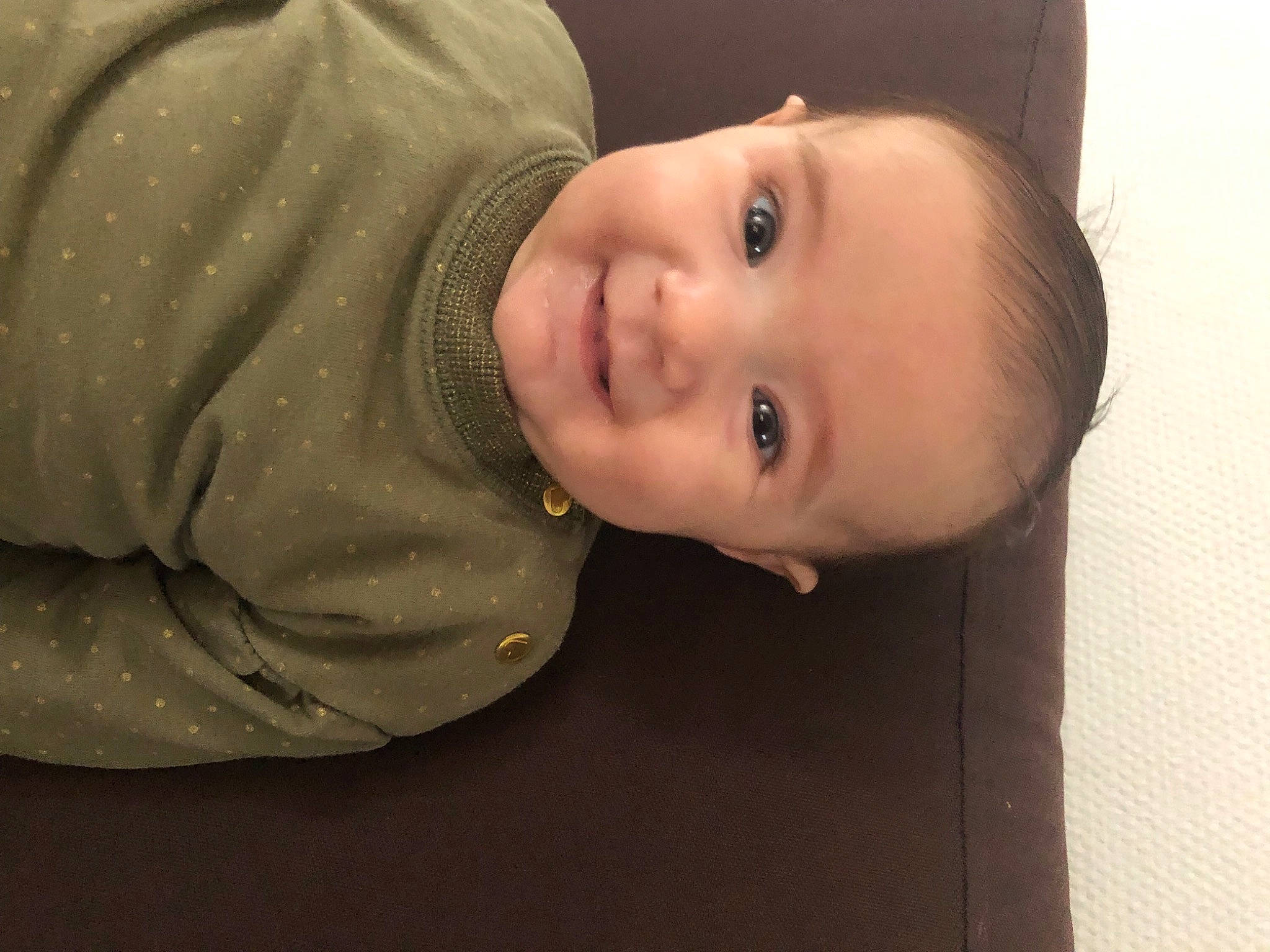 Kalie a rejoint le concours — aidez-le/la à gagner de superbes lots ! baby, baby_toddler_clothing, cheek, collar, dress, eye, eyebrow, flash_photography, happy, hat, human_body, joy, lip, nose, person, skin, sleeve, smile, toddler, tree