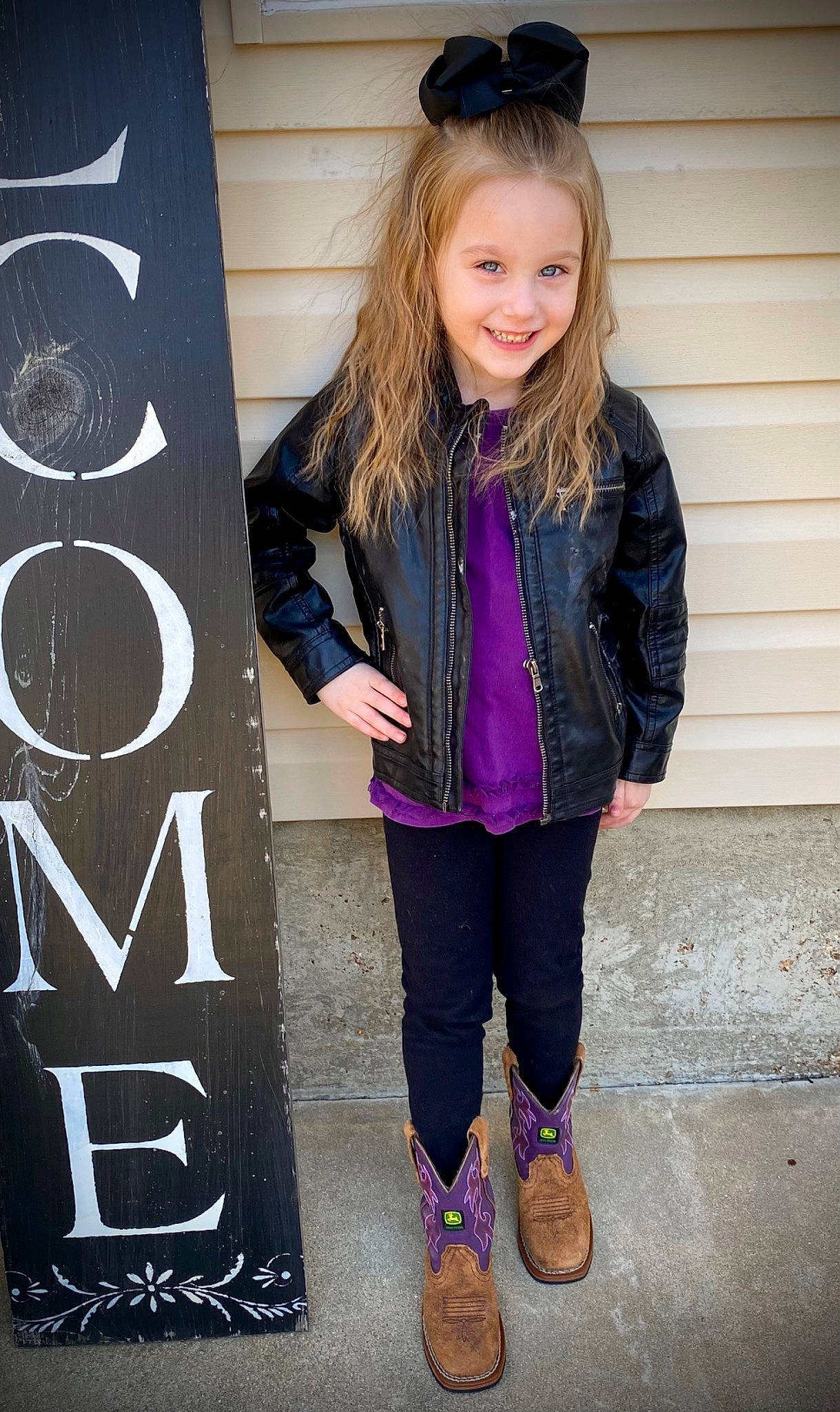 Norah is registered to the contest to win money with this photo: blue, clothing, cool, denim, electric_blue, eyewear, fashion, fashion_design, goggles, happy, joy, knee, outerwear, person, pink, purple, sleeve, standing, style, sunglasses