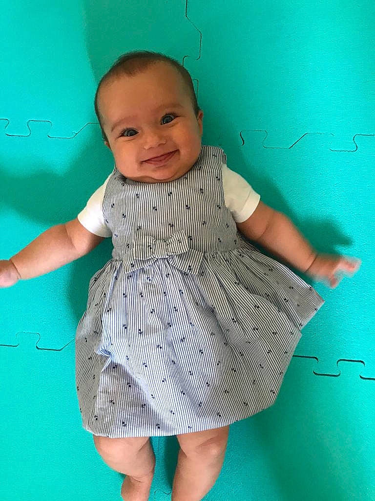 Emilia participe au concours pour gagner de l'argent avec cette photo : baby, baby_products, baby_toddler_clothing, blue, child, clothing, design, dress, green, joy, pattern, person, skin, sleeve, toddler, turquoise