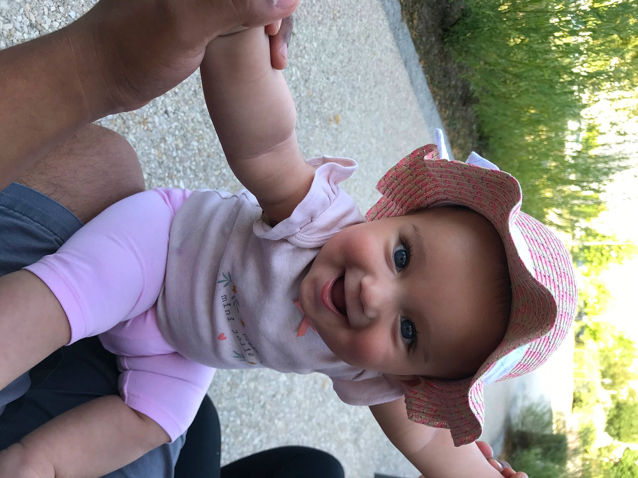 Emilia participe au concours pour gagner de l'argent avec cette photo : arm, baby, beauty, cheek, child, finger, fun, gesture, hand, head, headgear, headwear, joy, leg, mouth, nose, person, pink, play, product