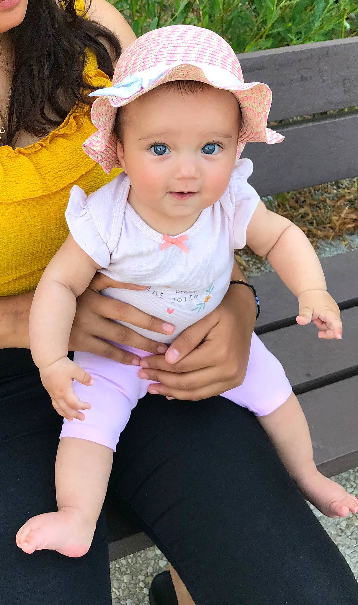 Emilia a rejoint le concours — aidez-le/la à gagner de superbes lots ! baby, baby_products, baby_toddler_clothing, child, headgear, leg, person, pink, skin, toddler