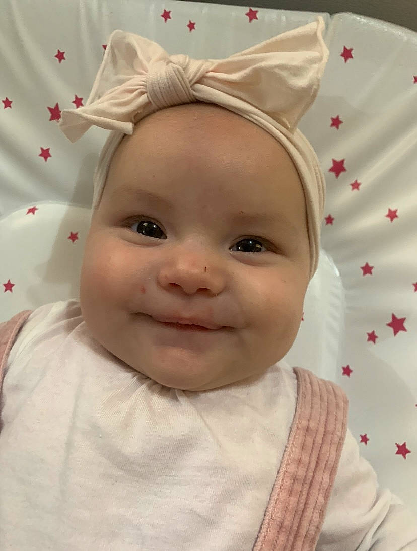 Luna participe au concours pour gagner de l'argent avec cette photo : baby, baby_toddler_clothing, cheek, chin, dress, eye, eyebrow, eyelash, face, happy, head, headgear, headwear, iris, joy, lip, nose, person, pink, skin