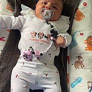 Zeïna participe au concours pour gagner de l'argent avec cette photo : baby, pacifier, towel, white_clothing, minnie_mouse, cherry_pattern, infant, lying_down, baby_accessories, changing_pad, animal_print, cute, child, soft_texture, indoor, baby_care, comfort, small_person, adorable, clothing