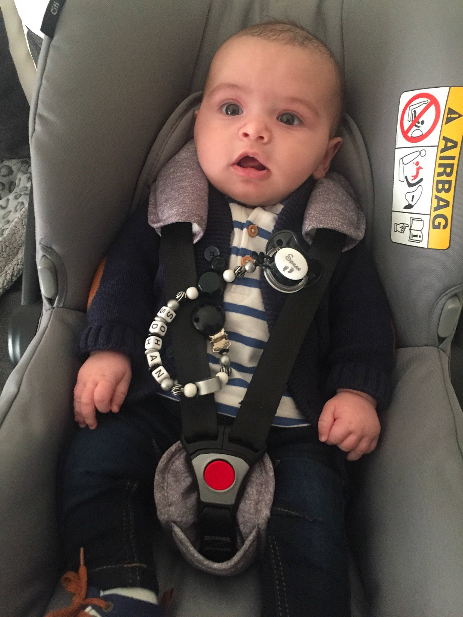 Francesco a rejoint le concours — aidez-le/la à gagner de superbes lots ! auto_part, baby, baby_carriage, baby_in_car_seat, baby_products, car_seat, child, person, product, seat_belt, surprise, toddler