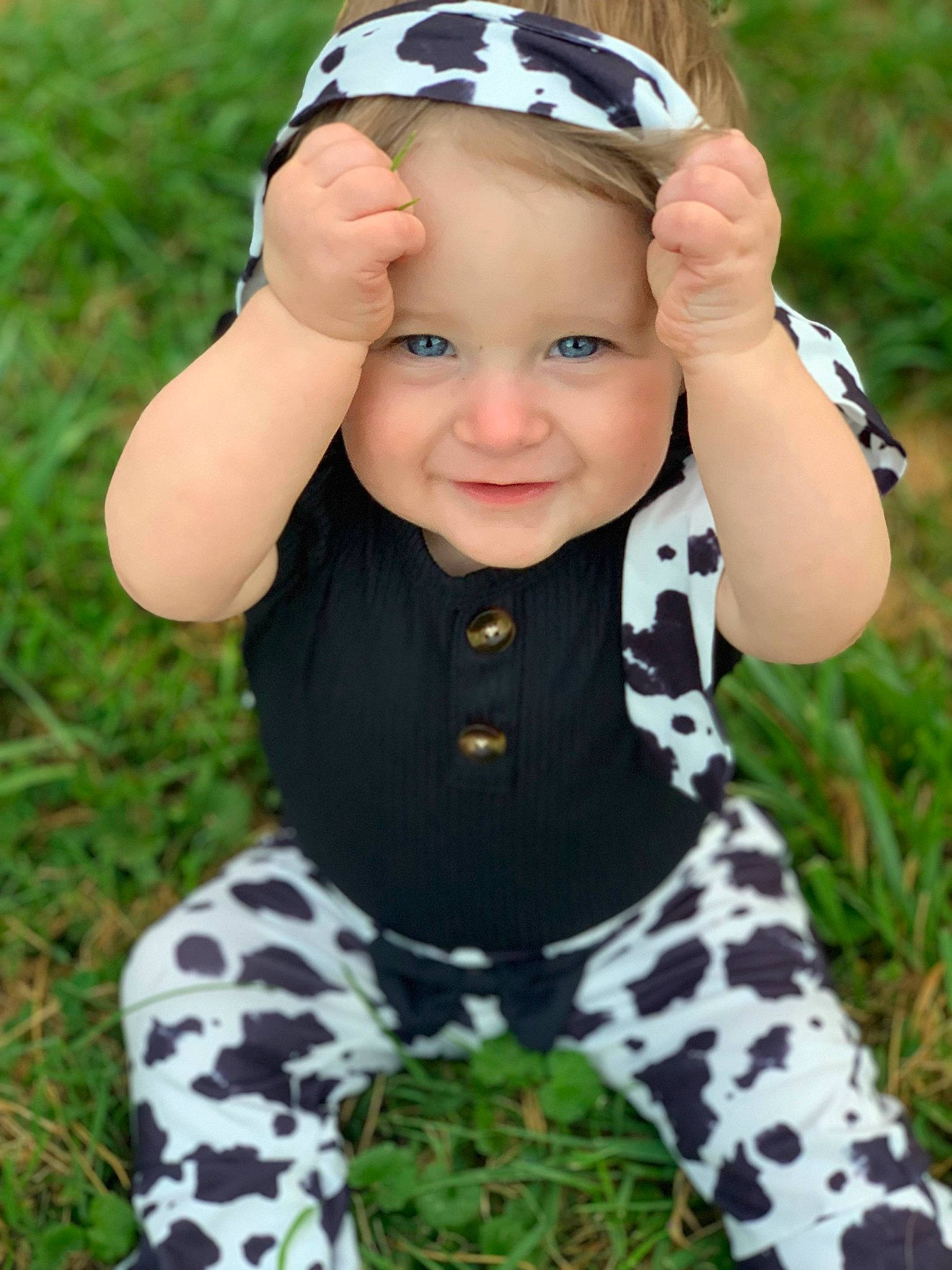 Haelyn is registered to the contest to win money with this photo: baby, baby_toddler_clothing, child, flash_photography, goggles, grass, happy, headpiece, headwear, joy, leaf, mammal, pattern, people_in_nature, person, personal_protective_equipment, plant, skin, sleeve, smile