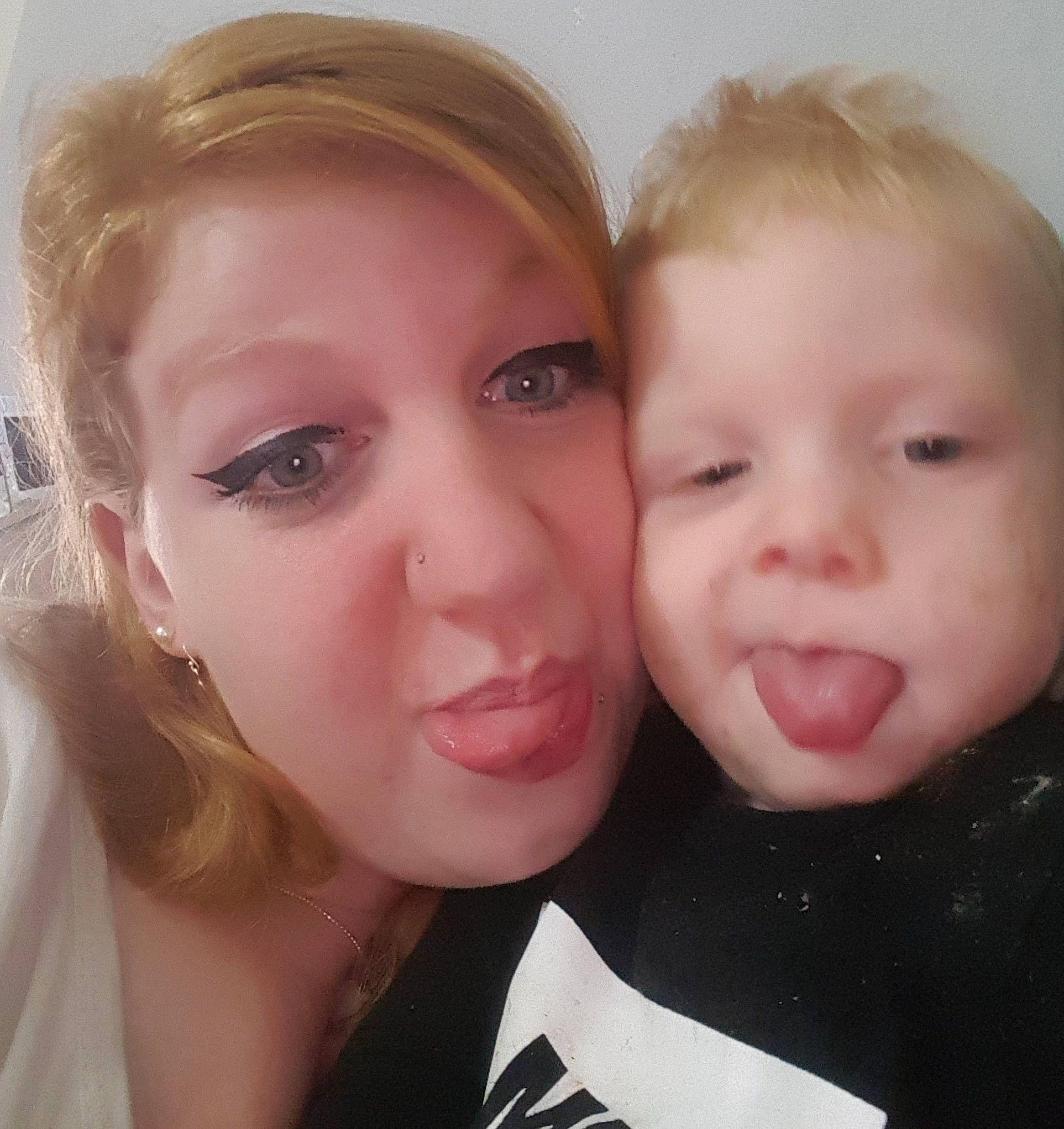 Amadéo a rejoint le concours — aidez-le/la à gagner de superbes lots ! beauty, blond, cheek, child, chin, ear, eye, eyebrow, face, forehead, girl, hair, head, human_hair_color, lip, mouth, nose, person, selfie, skin