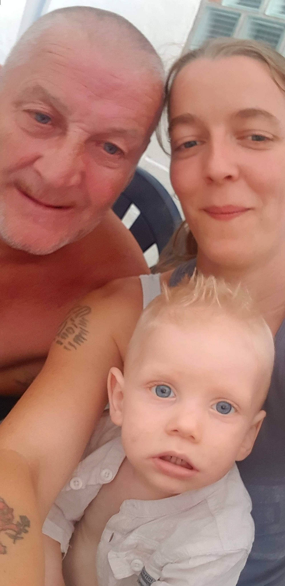 Amadéo a rejoint le concours — aidez-le/la à gagner de superbes lots ! cheek, child, chin, face, father, forehead, fun, girl, happiness, head, headwear, infant, mother, person, skin, smile, trunk