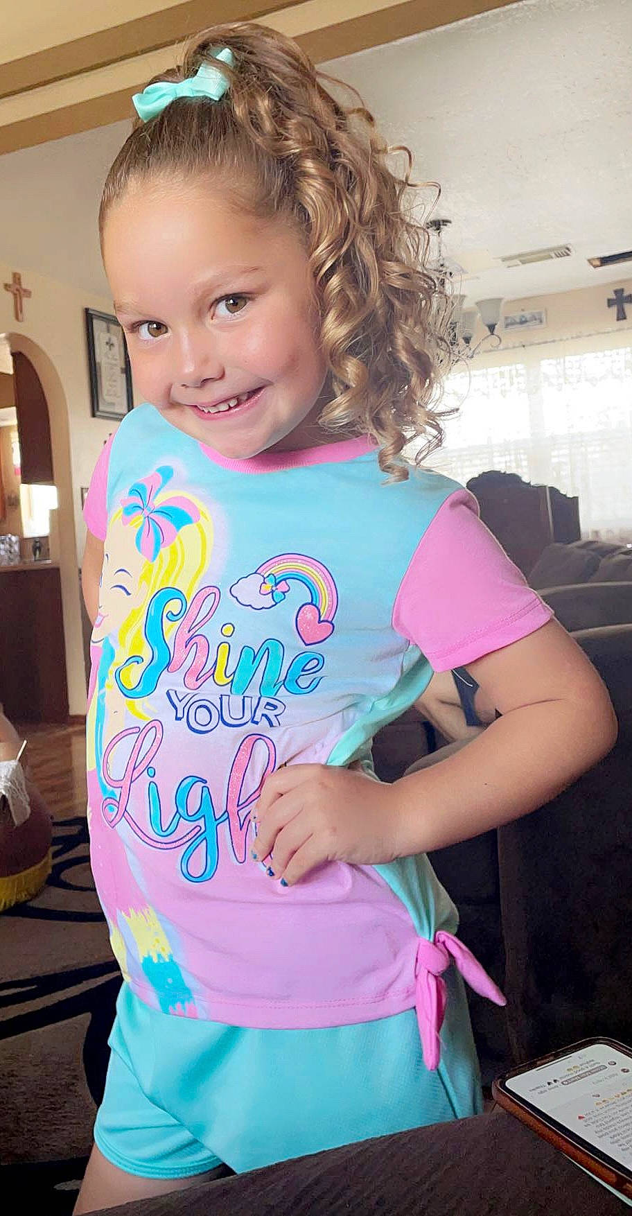 Aryanna is registered to the contest to win money with this photo: arm, beauty, child, cool, facial_expression, fun, hairstyle, happy, head, joint, joy, neck, organ, person, pink, purple, shoulder, skin, sleeve, smile