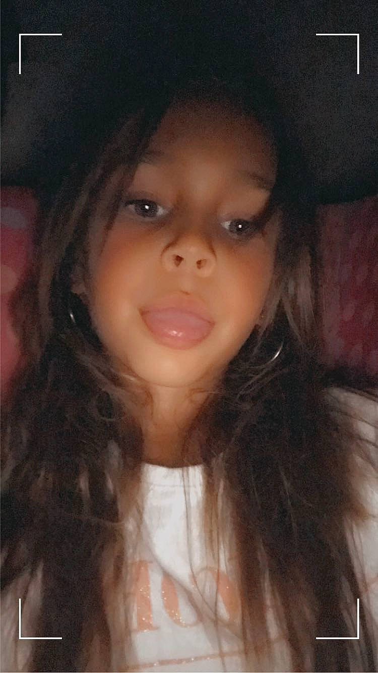 Thalïa participe au concours pour gagner de l'argent avec cette photo : beauty, black_hair, cheek, chin, cool, eye, eyebrow, face, forehead, hair, hairstyle, head, jaw, lip, long_hair, mouth, nose, person, selfie, skin