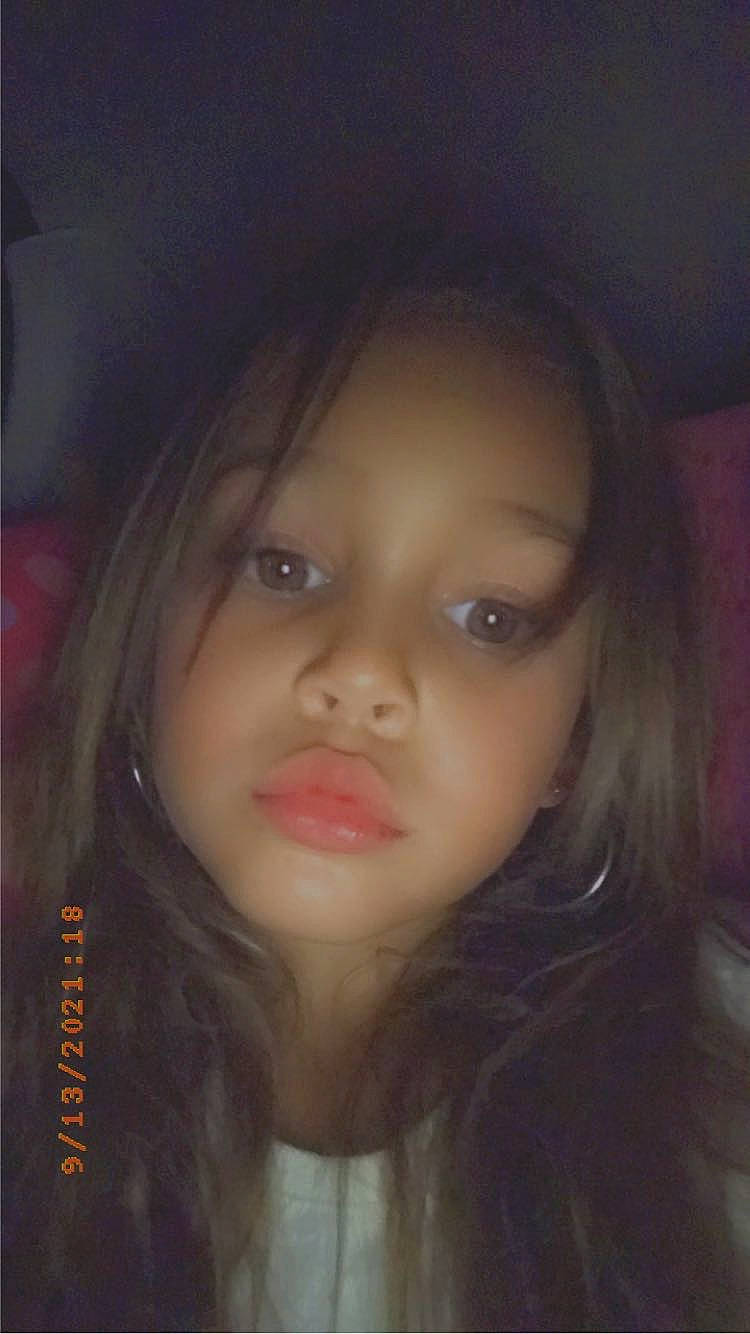 Thalïa a rejoint le concours — aidez-le/la à gagner de superbes lots ! beauty, cheek, child, chin, eye, eyebrow, face, forehead, hair, hairstyle, head, iris, jaw, lip, long_hair, mouth, nose, person, photography, selfie