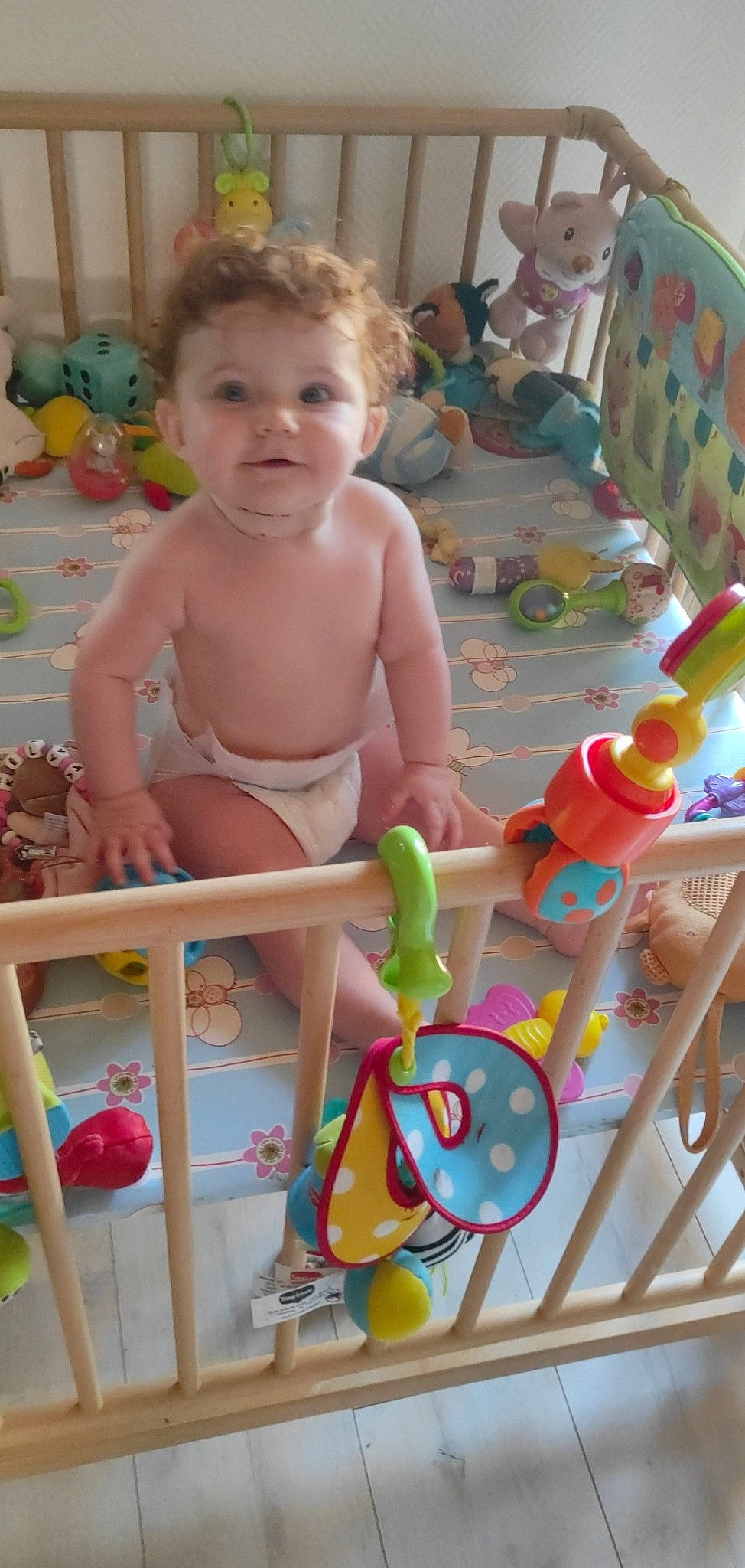 Këlya a rejoint le concours — aidez-le/la à gagner de superbes lots ! baby, baby_playing_with_toys, baby_products, baby_toddler_clothing, baby_toys, cheek, chest, child, eye, face, fun, happy, head, person, play, product, room, sitting, smile, toddler