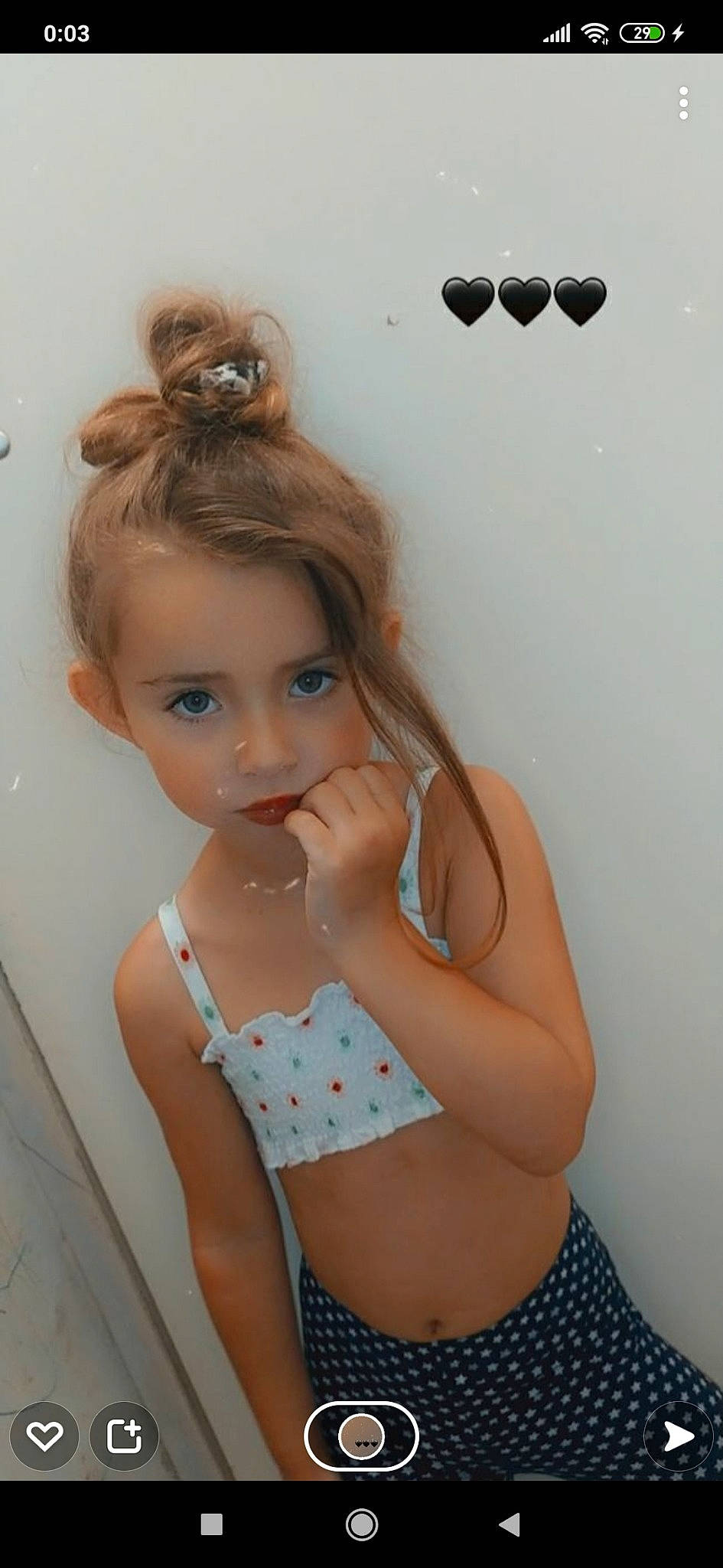 Shannone a rejoint le concours — aidez-le/la à gagner de superbes lots ! arm, black_hair, chest, eye, eyebrow, eyelash, flash_photography, hand, happy, iris, joint, lip, long_hair, neck, person, shoulder, skin, thigh, trunk, waist