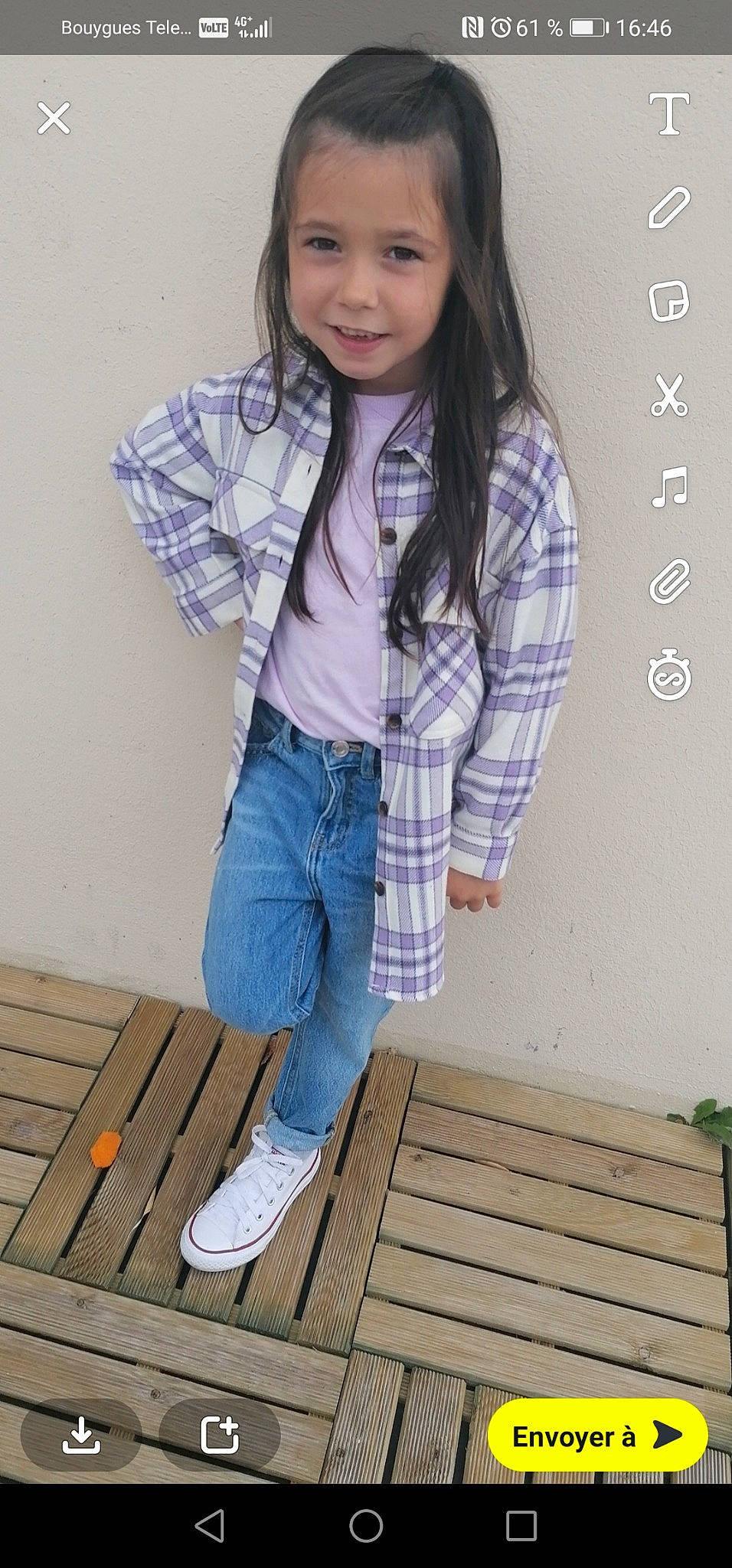 Lénais a rejoint le concours — aidez-le/la à gagner de superbes lots ! collar, dress_shirt, fashion, flash_photography, jeans, joy, knee, leg, neck, person, photograph, shirt, shoe, shorts, sleeve, standing, street_fashion, tartan, trousers, waist