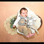 Manoë participe au concours pour gagner de l'argent avec cette photo : baby, child, cozy, cushion, cute, decor, flowers, indoor, infant, koala, lace, newborn, pants, person, portrait, relaxing, soft_texture, toy, vest, wooden_blocks