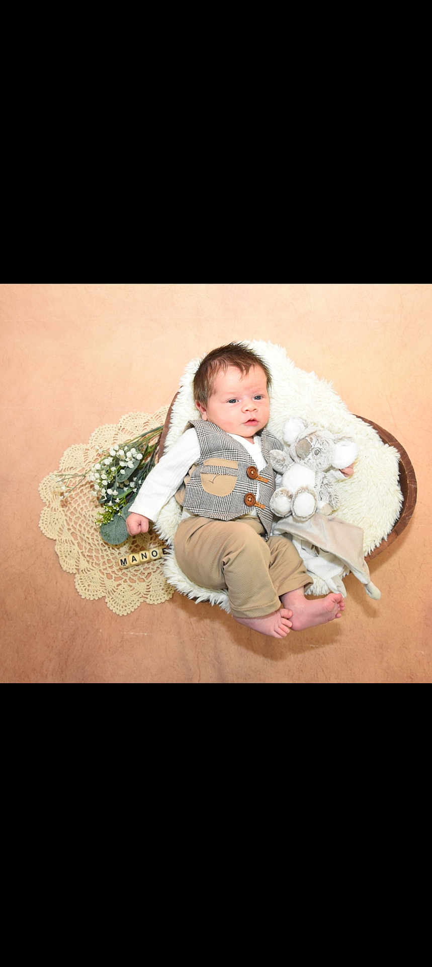 Manoë participe au concours pour gagner de l'argent avec cette photo : baby, child, cozy, cushion, cute, decor, flowers, indoor, infant, koala, lace, newborn, pants, person, portrait, relaxing, soft_texture, toy, vest, wooden_blocks
