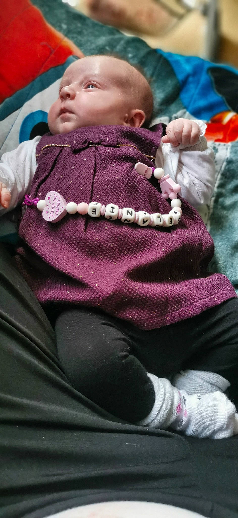 Mélanie a rejoint le concours — aidez-le/la à gagner de superbes lots ! baby, baby_carriage, baby_products, baby_toddler_clothing, cheek, comfort, craft, doll, eye, magenta, pattern, person, pink, purple, red, sitting, sleeve, toddler, winter, wool