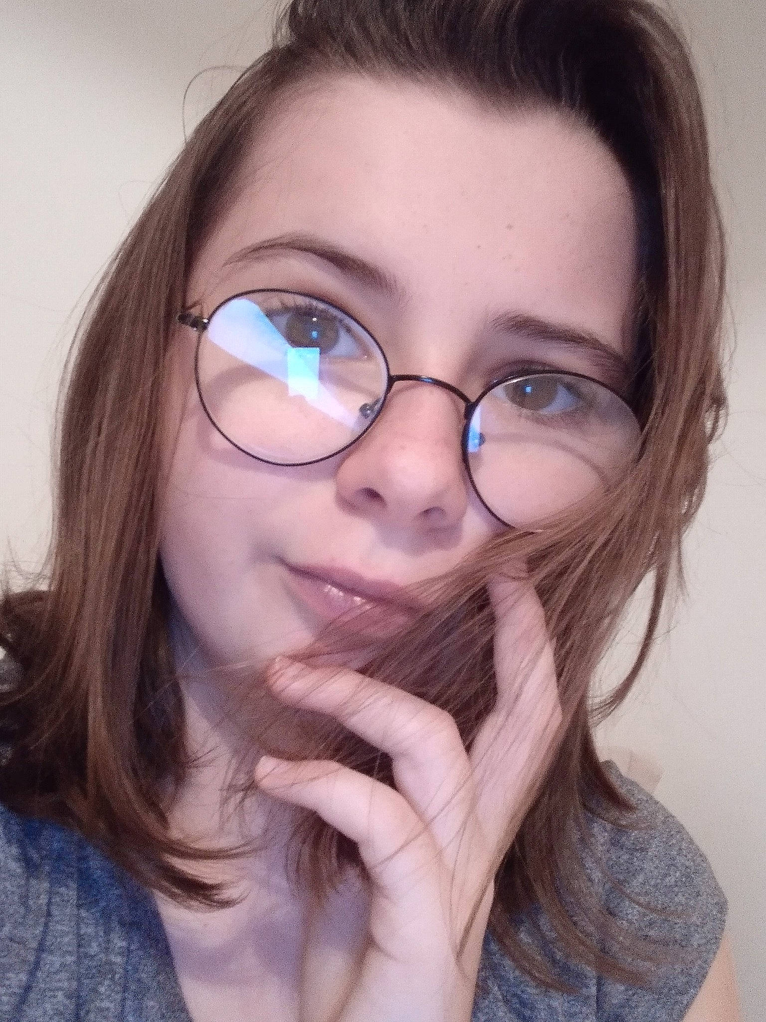 Tylia a rejoint le concours — aidez-le/la à gagner de superbes lots ! beauty, brown_hair, cheek, chin, cool, eye, eyebrow, eyewear, face, forehead, glasses, hair, hair_coloring, hairstyle, head, lip, nose, person, selfie, skin