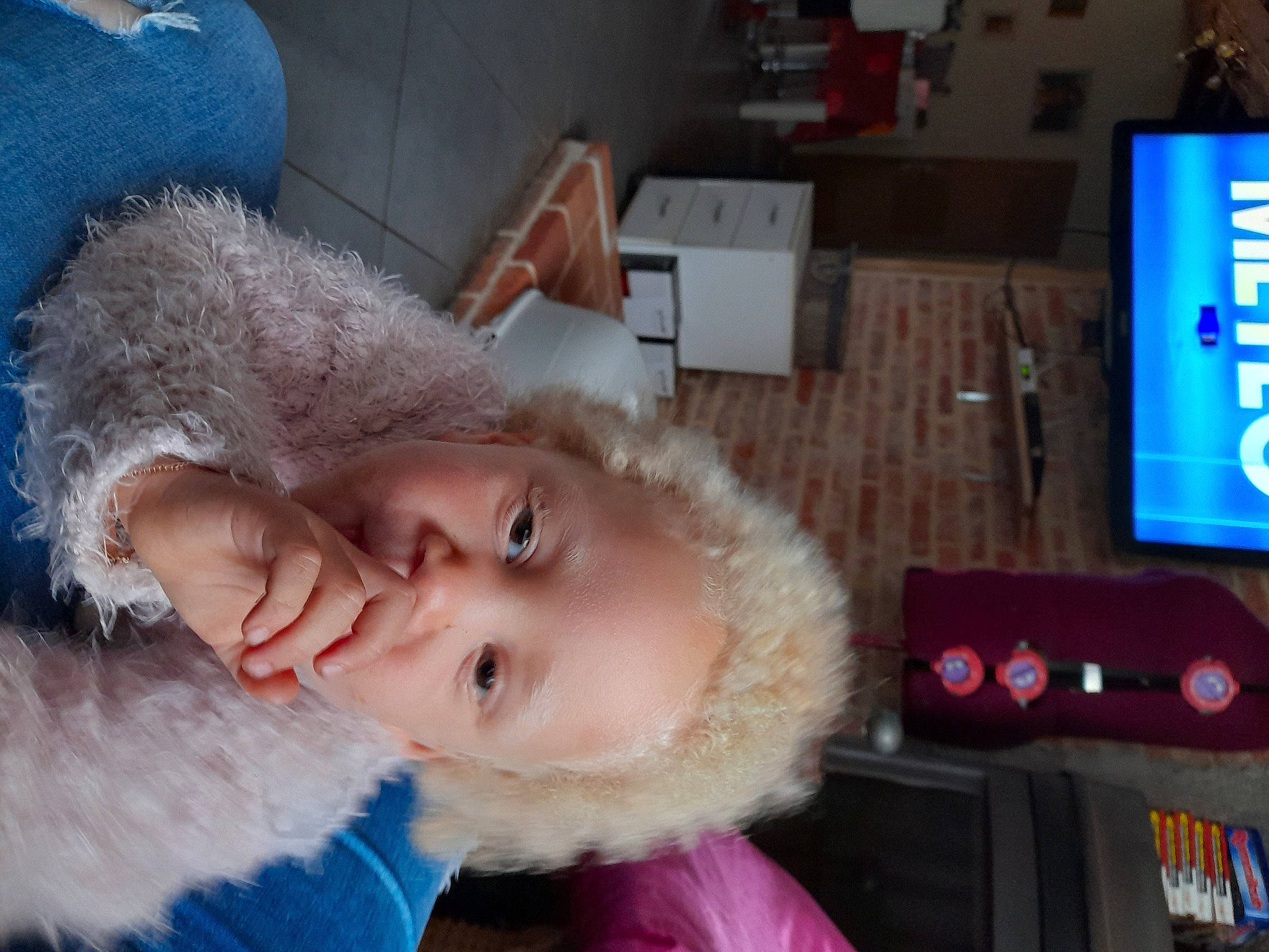 Elizabeth a rejoint le concours — aidez-le/la à gagner de superbes lots ! baby, child, ear, electronic_device, fur, nose, person, toddler