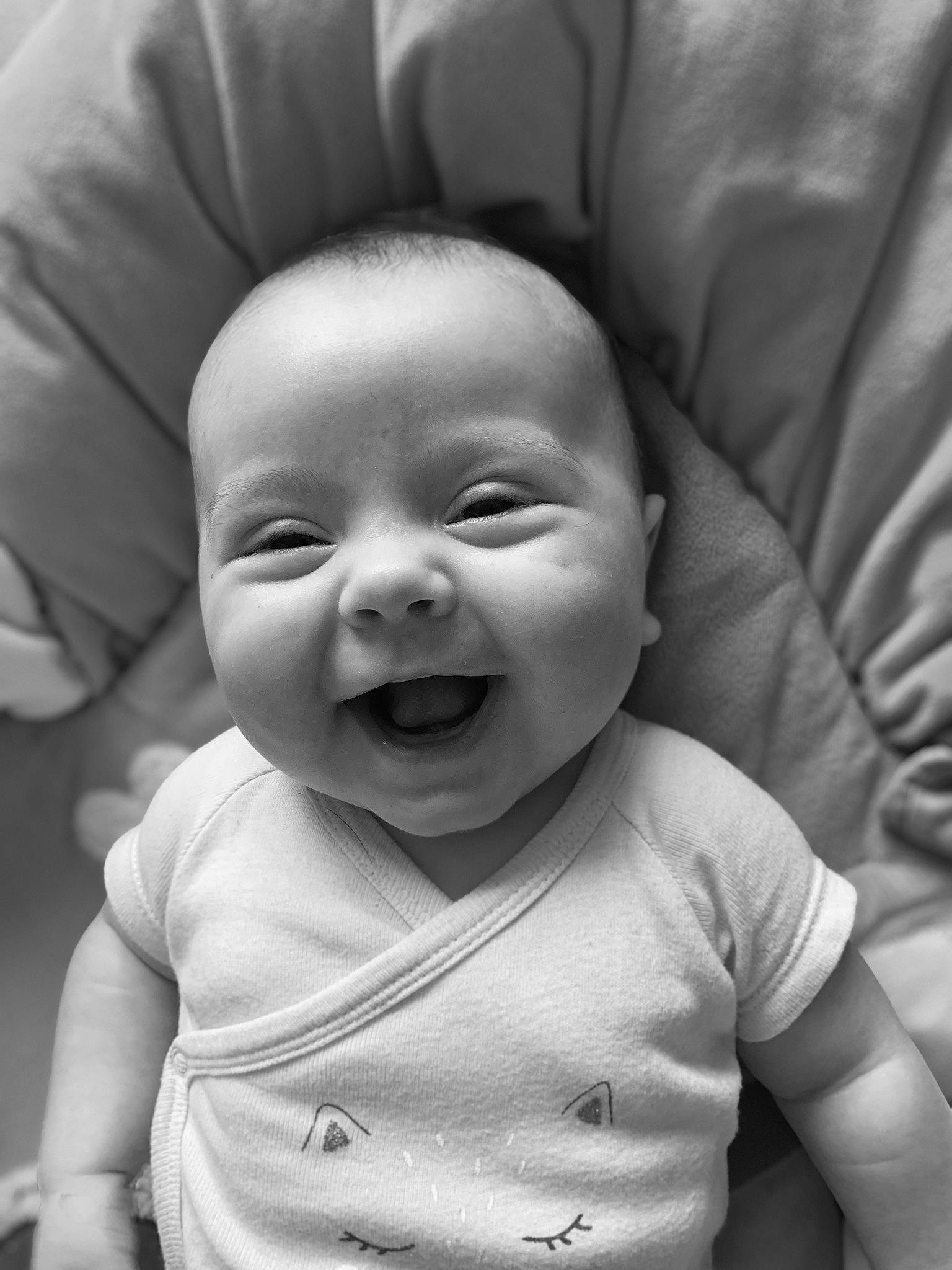 Romane a rejoint le concours — aidez-le/la à gagner de superbes lots ! baby, black, cheek, comfort, eyebrow, facial_expression, gesture, happy, human, iris, lip, mouth, nose, organ, person, photograph, product, skin, sleeve, smile