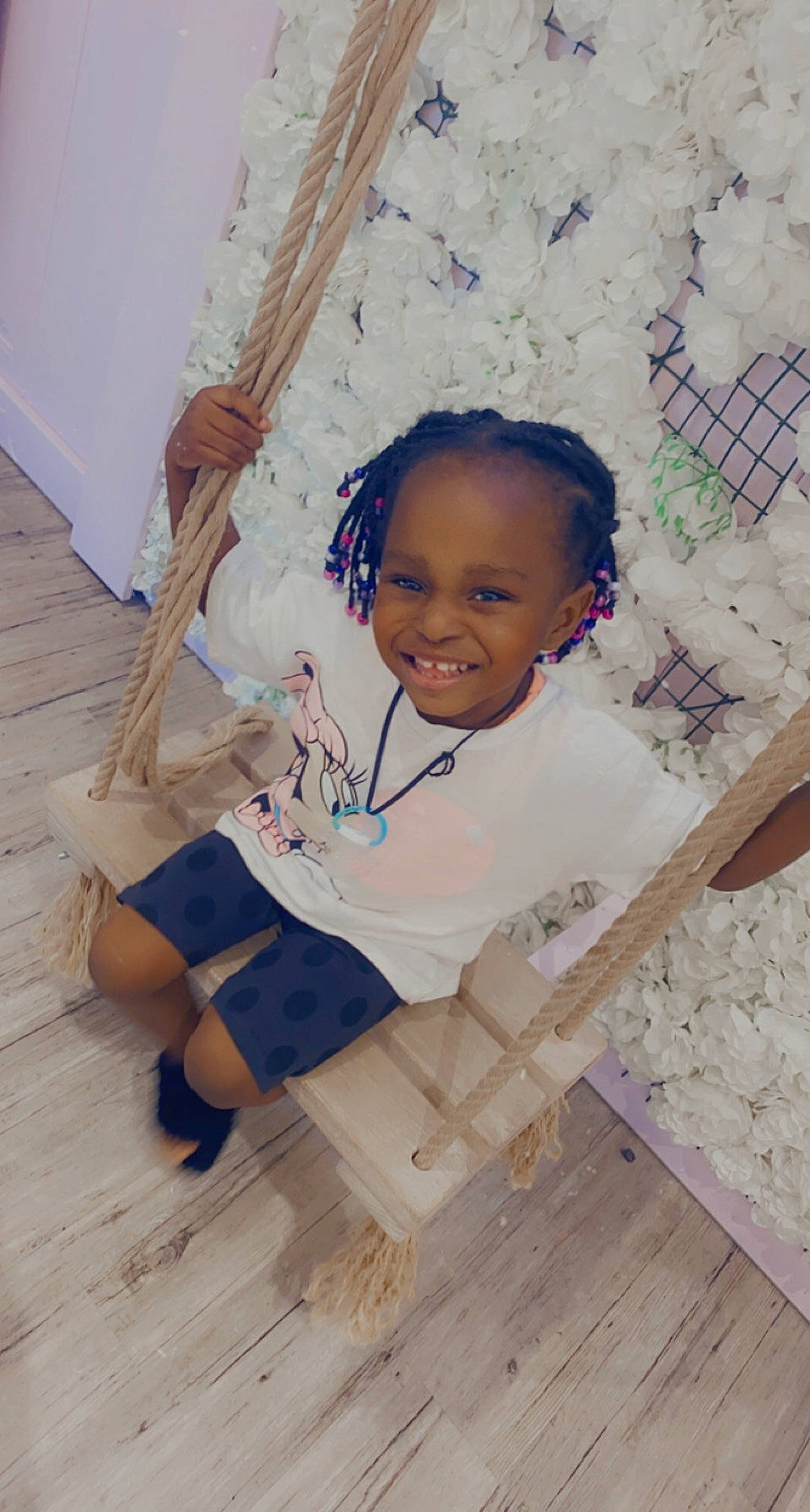 Johanna participe au concours pour gagner de l'argent avec cette photo : baby, baby_products, baby_toddler_clothing, chair, child, flooring, fun, hair, happy, hardwood, head, joy, pattern, person, room, sitting, skin, smile, toddler, wood