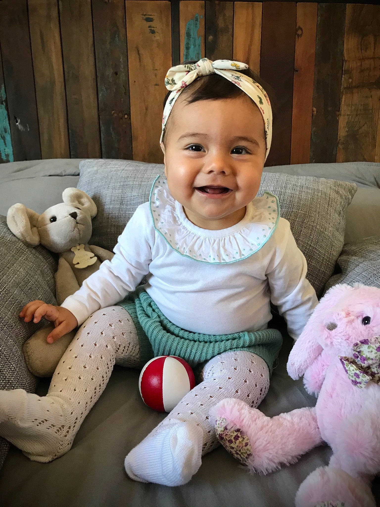 Paola participe au concours pour gagner de l'argent avec cette photo : baby, baby_toddler_clothing, cheek, child, comfort, flash_photography, fun, grass, happy, iris, joy, mammal, person, pink, product, skin, sleeve, smile, toddler, toy