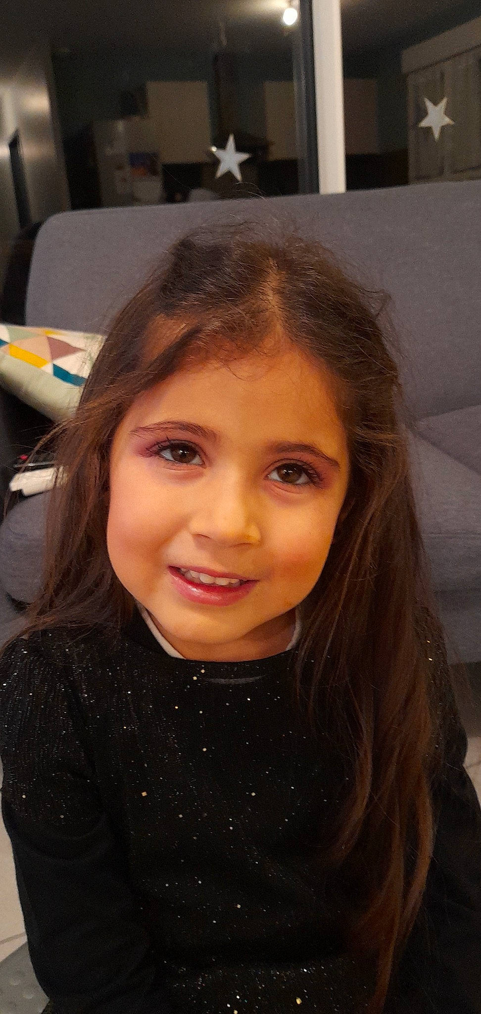 Julia participe au concours pour gagner de l'argent avec cette photo : beauty, black_hair, blond, brown_hair, cheek, chin, cool, eyebrow, eyelash, forehead, fun, hair, happy, iris, jaw, joy, lip, long_hair, nose, person