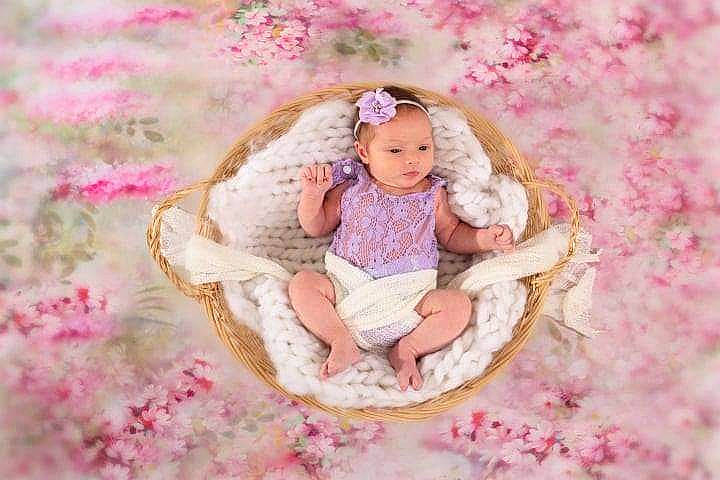 Makenzy a rejoint le concours — aidez-le/la à gagner de superbes lots ! baby, baby_toddler_clothing, comfort, doll, embellishment, eye, face, fashion_accessory, hair_accessory, happy, head, headpiece, linens, magenta, pattern, peach, person, petal, pink, sitting