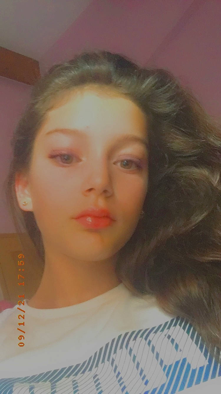 Hortense a rejoint le concours — aidez-le/la à gagner de superbes lots ! black_hair, cheek, chin, ear, eye_shadow, eyebrow, eyelash, facial_expression, flash_photography, forehead, hair, iris, jaw, lip, lipstick, makeover, mouth, neck, nose, person