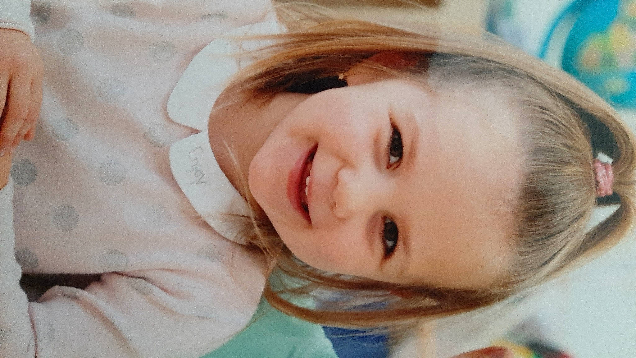 Margaux a rejoint le concours — aidez-le/la à gagner de superbes lots ! cheek, chin, dress, eye, eyebrow, eyelash, facial_expression, forehead, happy, head, human_body, iris, jaw, joy, lip, neck, nose, person, plant, skin