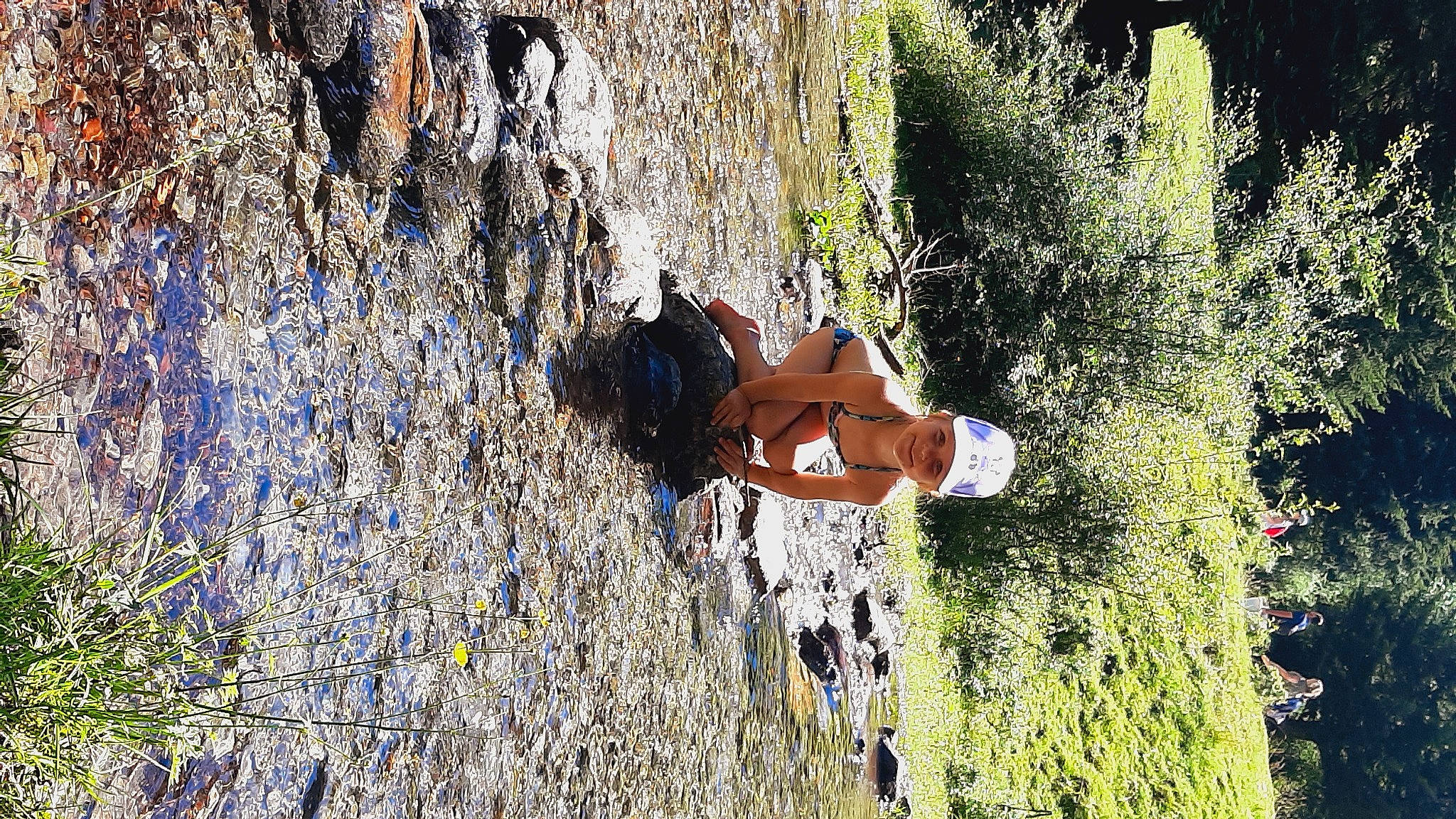 Margaux participe au concours pour gagner de l'argent avec cette photo : adventure, fun, grass, grass_family, happy, headwear, joy, landscape, leisure, organism, people_in_nature, person, plant, recreation, rock, rock_climbing_equipment, shorts, soil, sport_climbing, sunlight