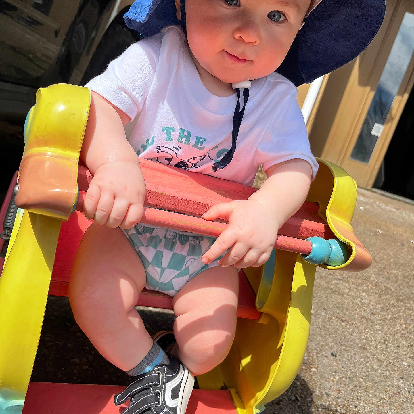 Sylas is registered to the contest to win money with this photo: alloywheel, baby, baseballcap, cap, car, clothing, face, footwear, hat, head, person, photography, portrait, shoe, shorts, sitting, sneaker, summer, sunhat, t_shirt