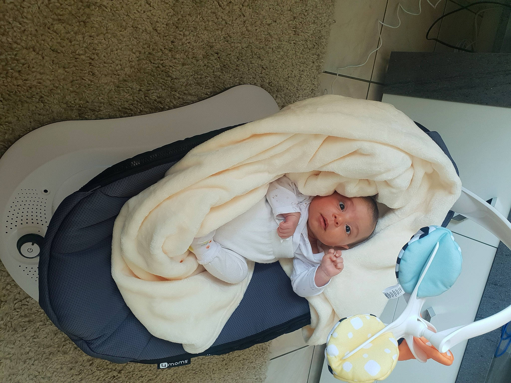 Lyla a rejoint le concours — aidez-le/la à gagner de superbes lots ! baby, baby_carriage, baby_products, baby_safety, baby_sleeping, baby_toys, bed, bedding, bedtime, child, comfort, cradle, head, infant_bed, linens, nap, person, room, sleep, toddler