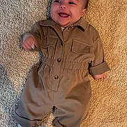 Loëlya a rejoint le concours — aidez-le/la à gagner de superbes lots ! baby, smiling, infant, jumpsuit, tan_clothing, blanket, white_socks, happy, lying_down, cute, child, cozy, portrait, indoor, soft_texture, small_hands, baby_face, comfortable, adorable, young_child