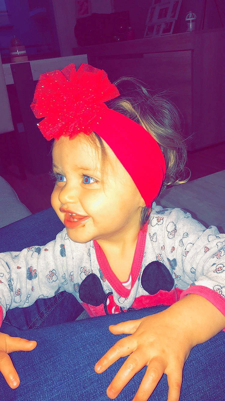 Joy participe au concours pour gagner de l'argent avec cette photo : baby, cheek, child, fashion_accessory, hair_accessory, headband, headgear, headpiece, joy, lip, magenta, person, pink, smile, toddler