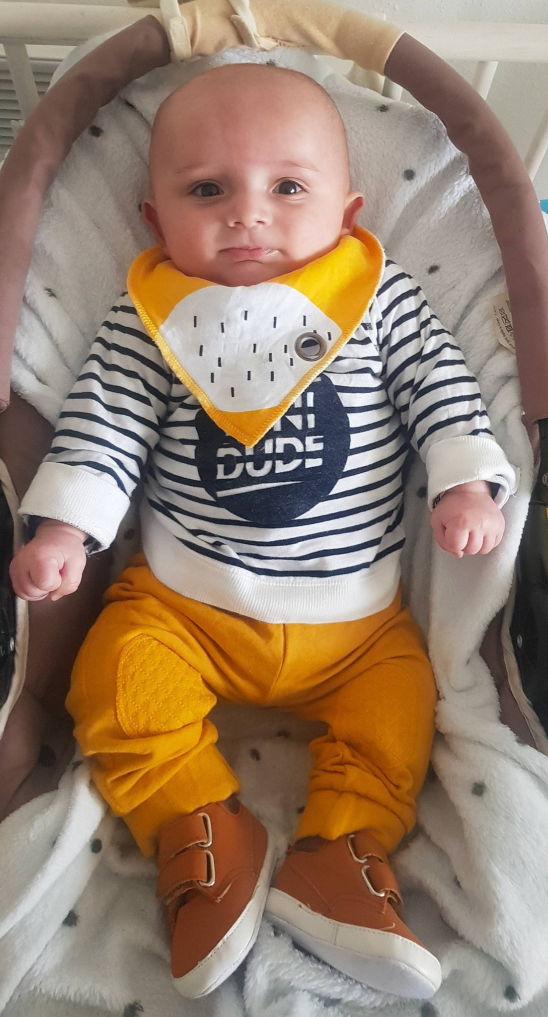 Léo a rejoint le concours — aidez-le/la à gagner de superbes lots ! baby, baby_products, baby_toddler_clothing, child, person, product, toddler, yellow