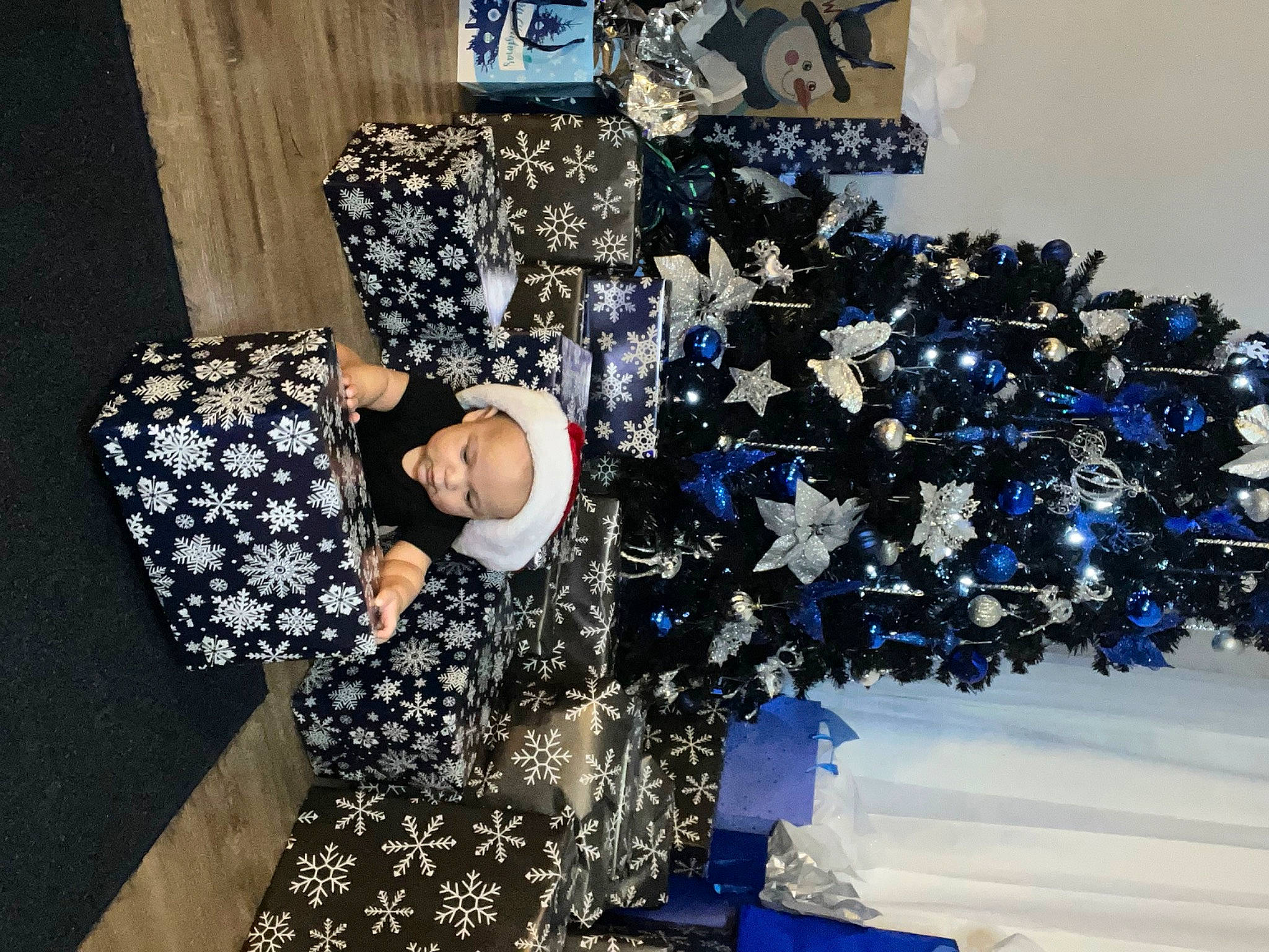 Zyaire is registered to the contest to win money with this photo: blue, christmas_decoration, christmas_tree, electric_blue, event, fashion_accessory, fashion_design, fun, hat, headwear, ornament, pattern, person, plant, plastic, room, shadow, sitting, textile, tree