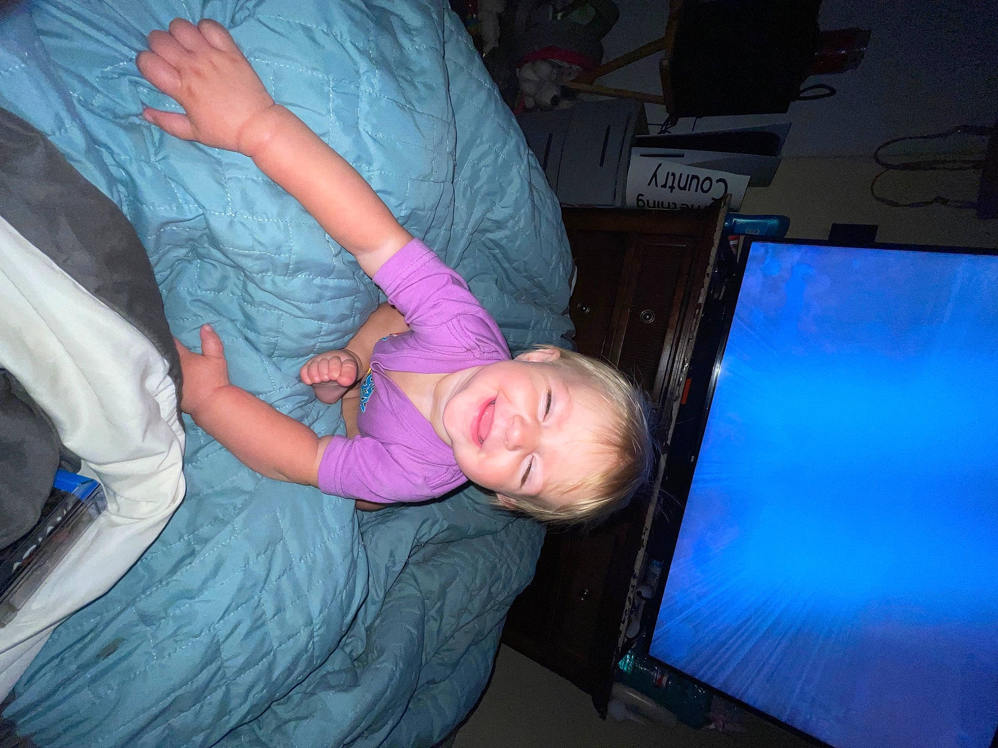 Everlynn is registered to the contest to win money with this photo: abdomen, chest, comfort, elbow, electric_blue, event, finger, fun, gesture, human_leg, joy, lap, mouth, person, purple, room, smile, t_shirt, thigh, thumb