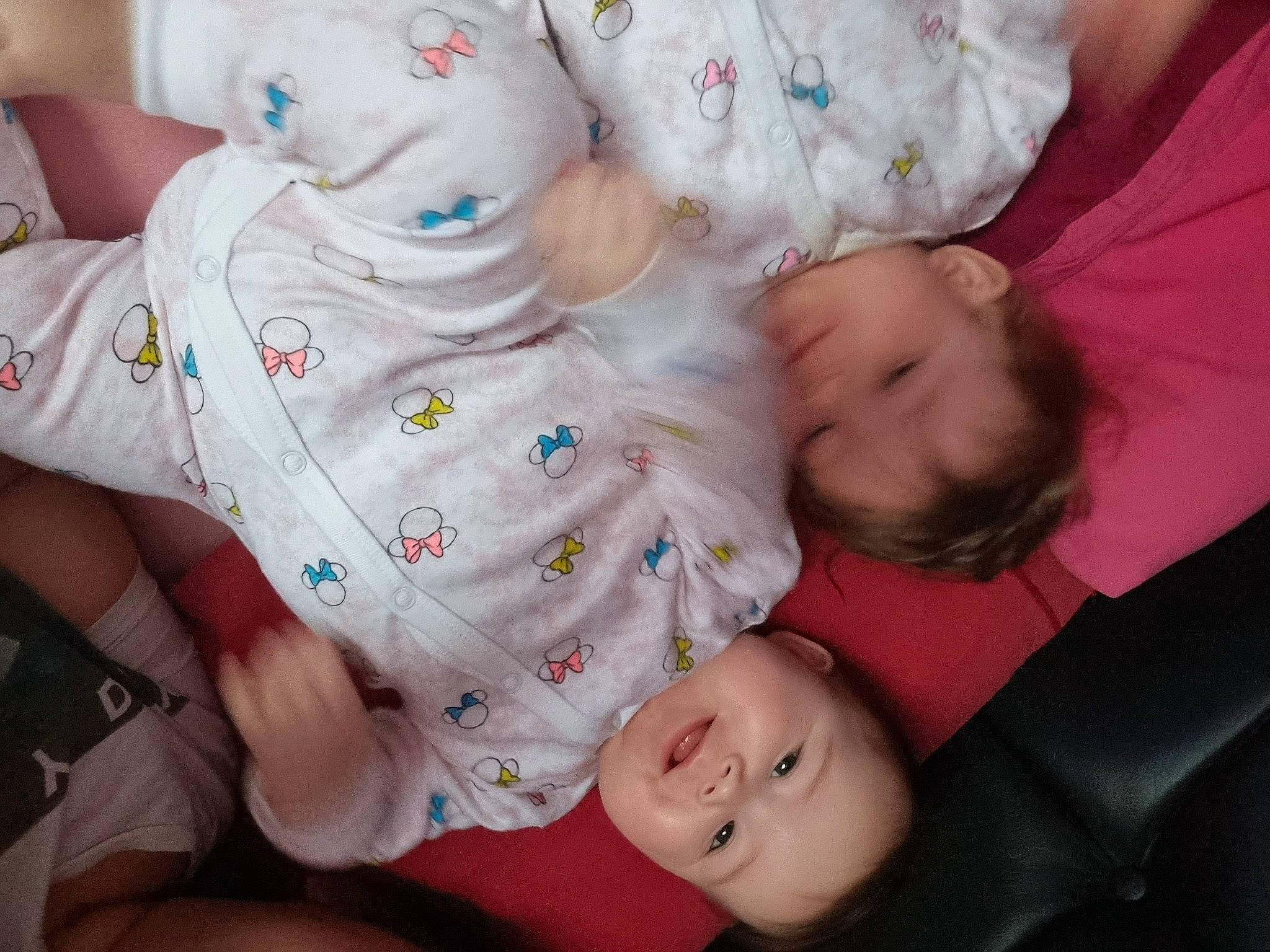 Myla a rejoint le concours — aidez-le/la à gagner de superbes lots ! arm, baby, baby_toddler_clothing, cheek, chin, comfort, finger, gesture, hand, happy, mammal, mouth, nose, organ, person, product, skin, sleeve, toddler, vertebrate