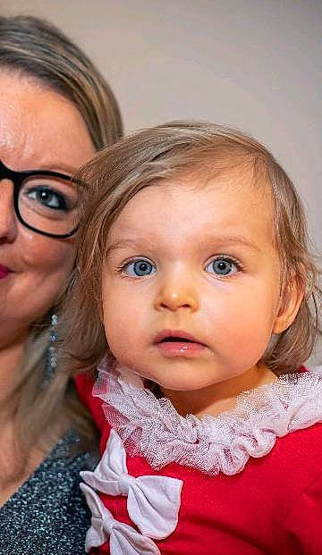 Victoire participe au concours pour gagner de l'argent avec cette photo : baby_toddler_clothing, cheek, child, eye, eyebrow, eyelash, face, fun, gesture, hair, happy, head, iris, lip, mouth, nose, organ, person, skin, toddler