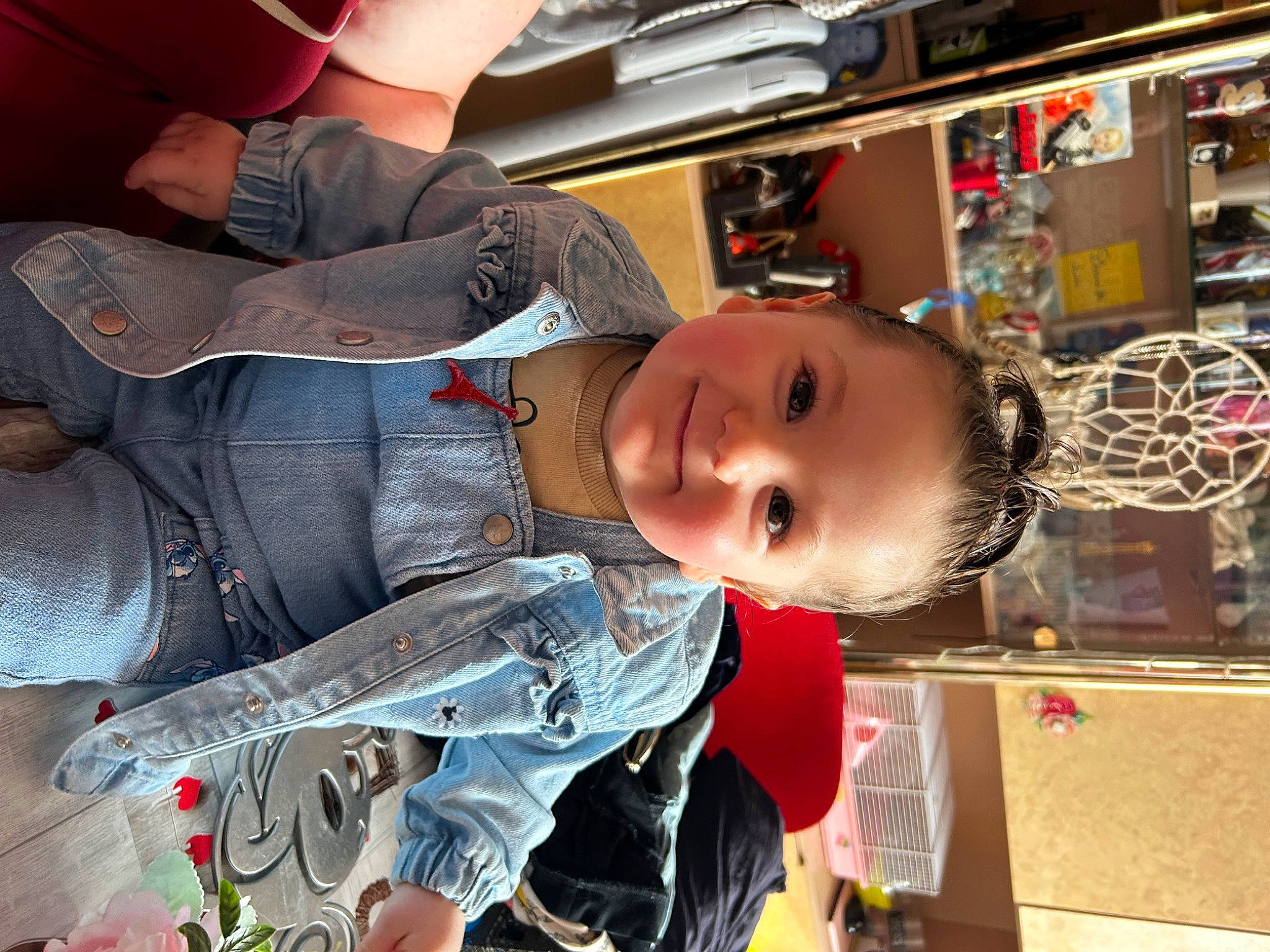 Mya a rejoint le concours — aidez-le/la à gagner de superbes lots ! baby, baby_products, baby_toddler_clothing, carmine, child, cool, denim, fun, joy, machine, mouth, person, personal_protective_equipment, smile, t_shirt, toddler, toy