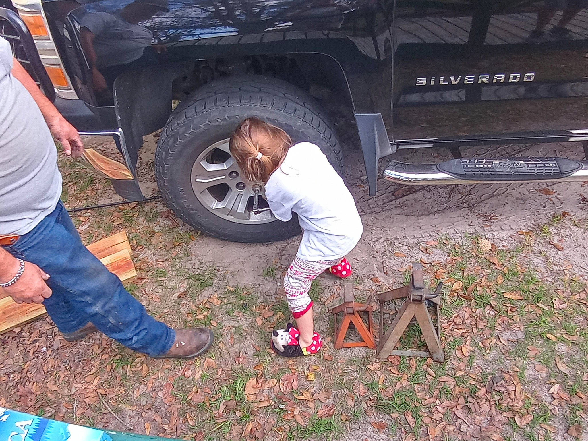 Jasmine is registered to the contest to win money with this photo: alloy_wheel, asphalt, automotive_design, automotive_exterior, automotive_lighting, automotive_tire, bumper, car, fender, grass, hood, land_vehicle, motor_vehicle, person, shoe, synthetic_rubber, tire, tread, vehicle, vehicle_door