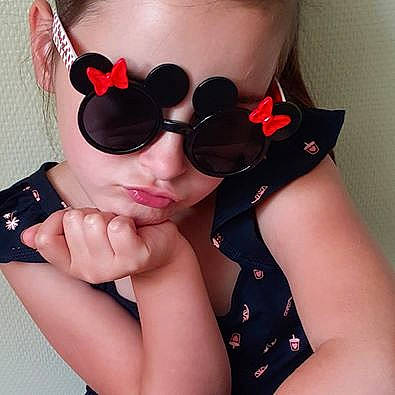 Anaya a rejoint le concours — aidez-le/la à gagner de superbes lots ! black_hair, cool, ear, eyewear, fashion_accessory, finger, glasses, hand, lip, nail, person, personal_protective_equipment, photography, selfie, sunglasses, vision_care